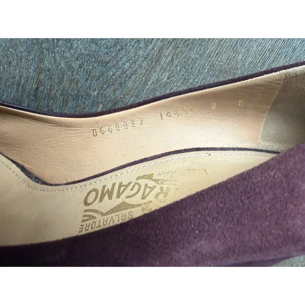 Salvatore Ferragamo Fiamma Z Wedge Pumps 8B Plum Purple Suede Gold Chain Italy